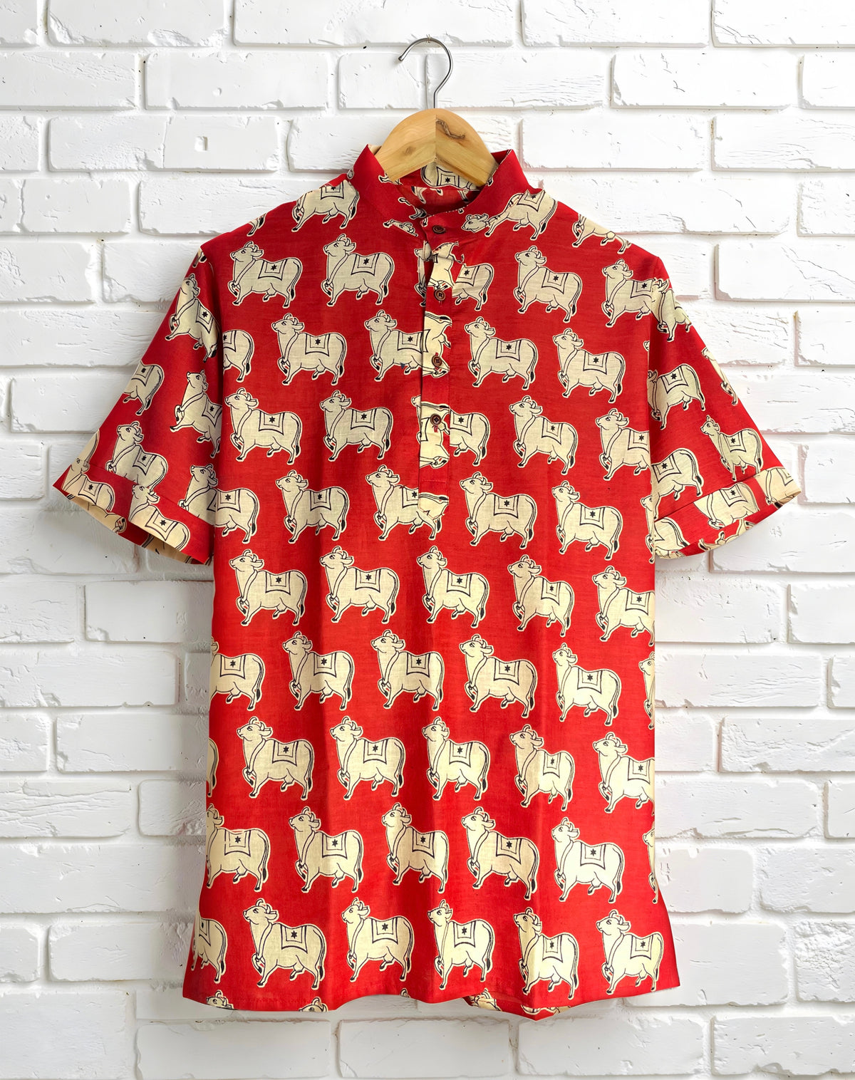Pichwai Cow Printed Pure Cotton Half Sleeve Short Kurta for Men (RED)